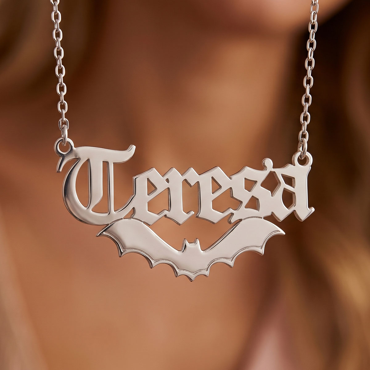 カスタマイズされた名前ステンレス鋼ネックレスバットパターンハ - Cosplay Bat Prop のレビューと価格